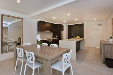 Resort-style Swim Out - A True Tropical Oasis - Accommodation VIC 3