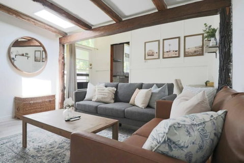 Rustic Chic 200 Metres From CBD - Accommodation VIC 0