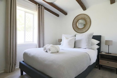Rustic Chic 200 Metres From CBD - Accommodation VIC 3