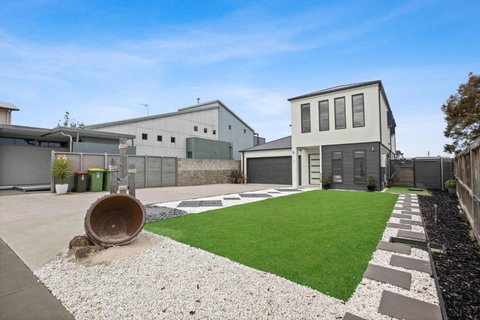 Riviera View - Accommodation VIC 2