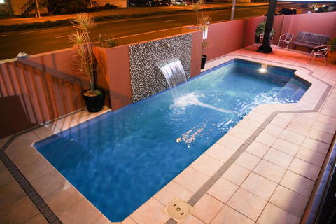 Rocky Resort Motor Inn - Accommodation VIC 2