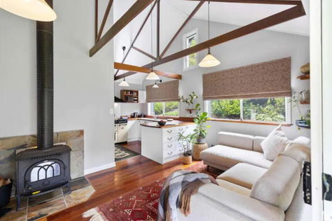 Romantic Lakeview Cottage - Accommodation VIC 3