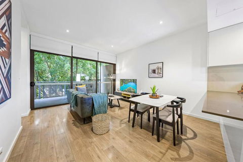Rooftop 2 Bed Apt With Terrace At Newtown - Accommodation VIC 1