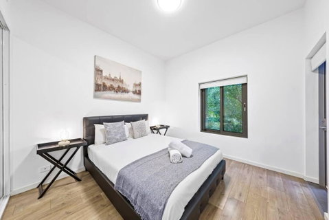 Rooftop 2 Bed Apt With Terrace At Newtown MHS - Accommodation VIC 1