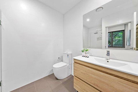 Rooftop 2 Bed Apt With Terrace At Newtown MHS - Accommodation VIC 2