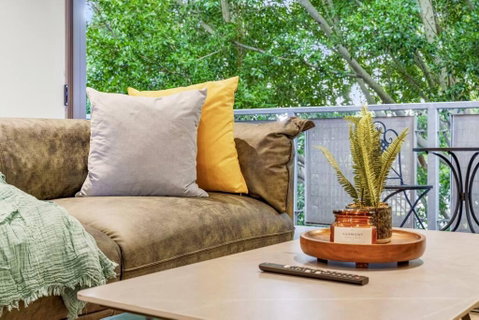 Rooftop 2 Bed Apt With Terrace At Newtown - Accommodation VIC 2