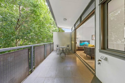 Rooftop 2 Bed Apt With Terrace At Newtown - Accommodation VIC 3