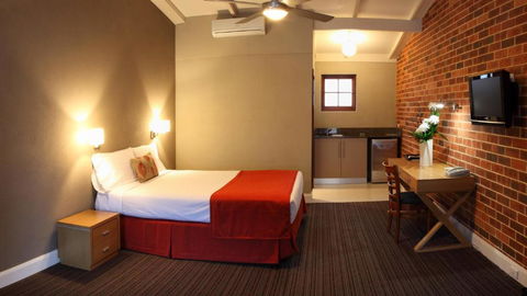 Rose & Crown Hotel - Accommodation VIC 1