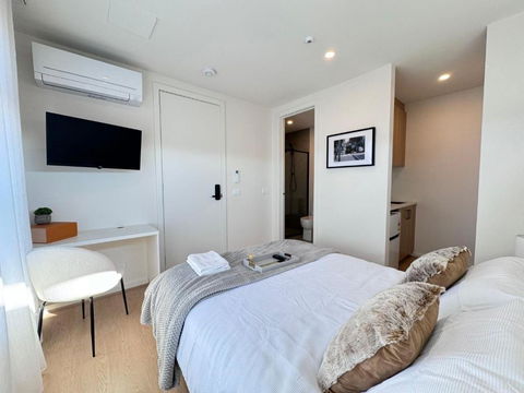 Royalty Living - Accommodation VIC 3