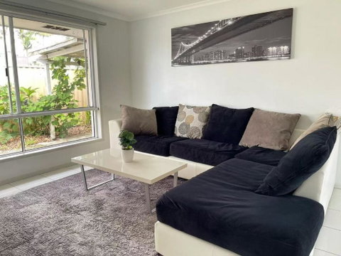 Runaway Bay Family Haven With 4beds - Accommodation VIC 0