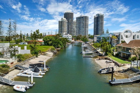 Runaway Bay Waterfront Delight - Accommodation VIC 0