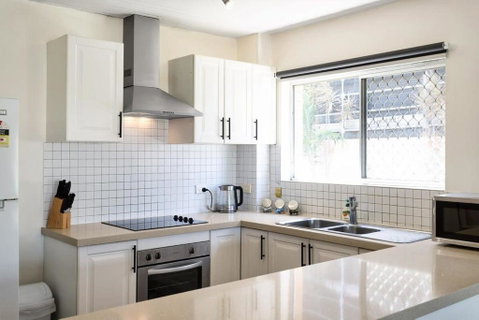 Runaway Bay Waterfront Delight - Accommodation VIC 3
