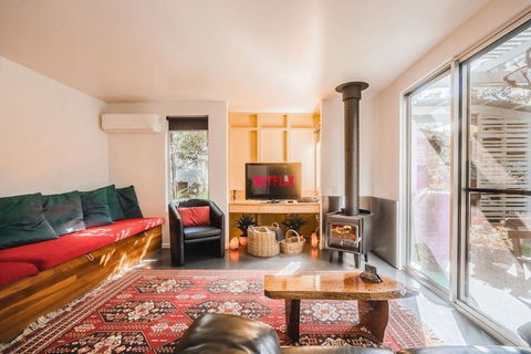Runawaytomaleny - Accommodation VIC 2