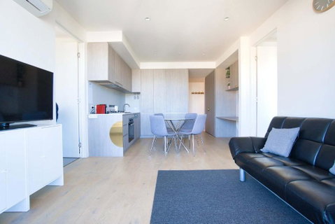 Rundle Retreat - 2BR Apartment With Stunning Views - Accommodation VIC 3