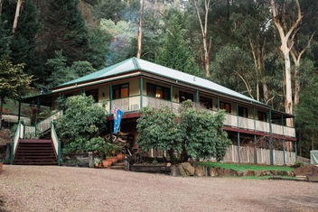 Rustic Refuge Guesthouse with Accommodation VIC