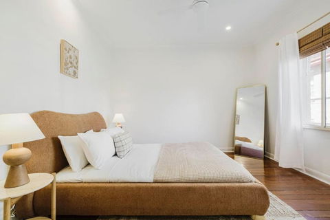 Salmon Calm - Trendy Velvet Allure By Albert Park - Accommodation VIC 0