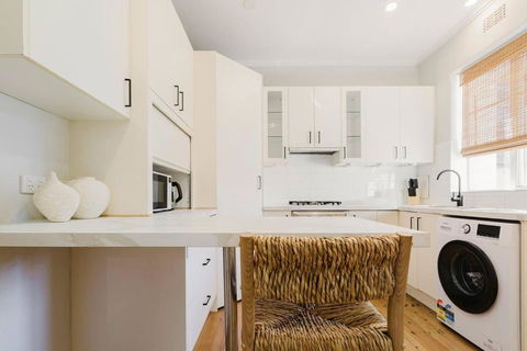 Salmon Calm - Trendy Velvet Allure By Albert Park - Accommodation VIC 1