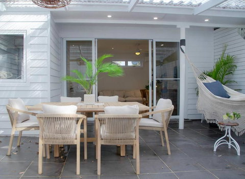 SALTY SNOOZE - Your Coastal Holiday House - Accommodation VIC 1
