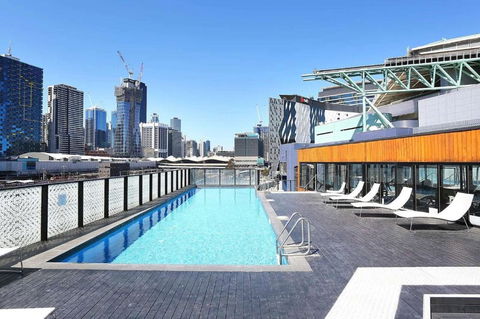 Rooftop Pool Stunning Apt At Marvel Stadium With Free Parking - Accommodation VIC 2