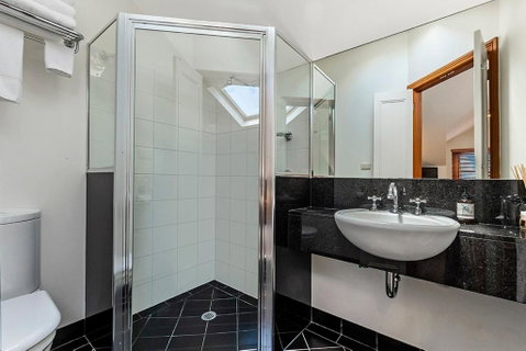 Sandstone Suites - In The Heart Of Port Fairy - Accommodation VIC 3