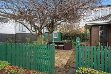 Sandy Bay Cozy Cottage Close To CBD - Accommodation VIC 3