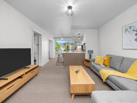 Sandy Bay Apartment With Hobart River View, Near UTAS - Stroll To Cafes And Shops - Accommodation VIC 2