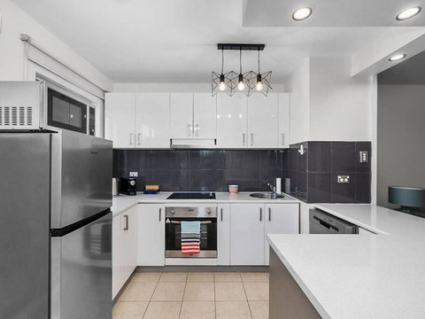 Sandy Bay Apartment With Hobart River View, Near UTAS - Stroll To Cafes And Shops - Accommodation VIC 3