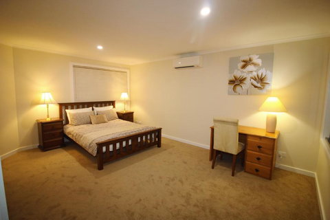 Silver House - Melbourne Airport Accommodation - Accommodation VIC 0