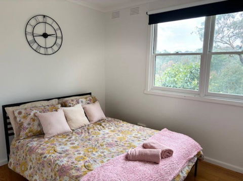 Spacious 4 Bed, 2 Lounge, 2 Bath, Acre Home With Tree Top Views - Yarra Valley Gateway! - Accommodation VIC 3