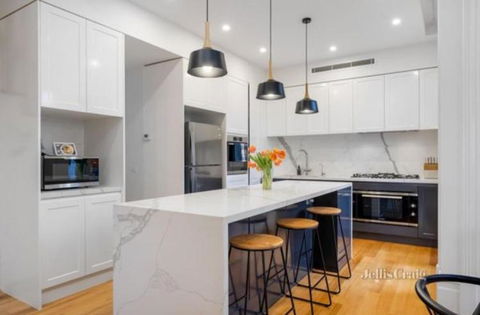 Spacious Room With Ensuite Next To Coburg Station, Non Smoking House - Accommodation VIC 1