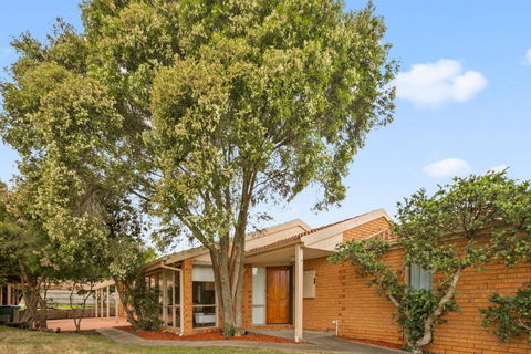 StayAU 3BRM Family Home Netflix Pet-Friendly - Accommodation VIC 1