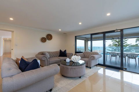 Sun Seeker At Marino - Expansive Luxury Pool Home - Accommodation VIC 1