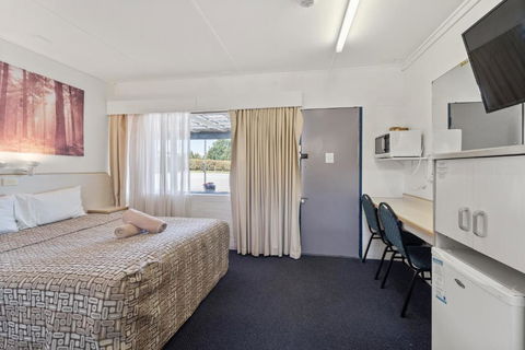 Tally Ho Motor Inn - Accommodation VIC 3