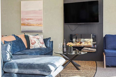 Tamar Valley Treetop Retreat With River Views - Accommodation VIC 2