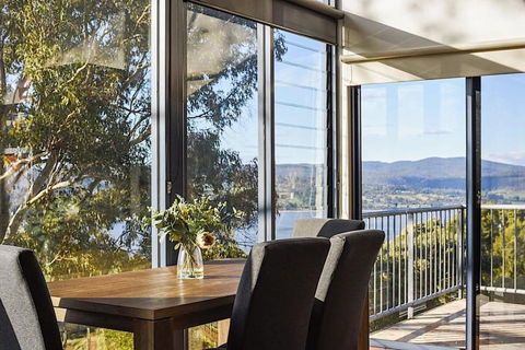 Tamar Valley Treetop Retreat With River Views - Accommodation VIC 3
