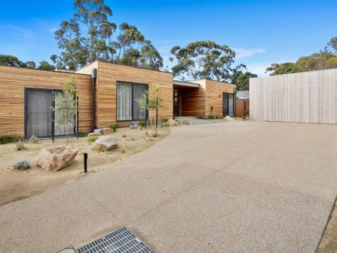 Terra House - Accommodation VIC 3