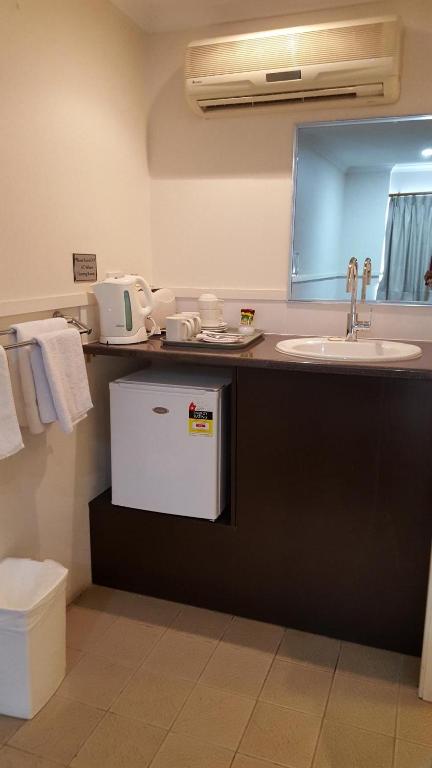 The Commercial Hotel Motel - Accommodation VIC 3