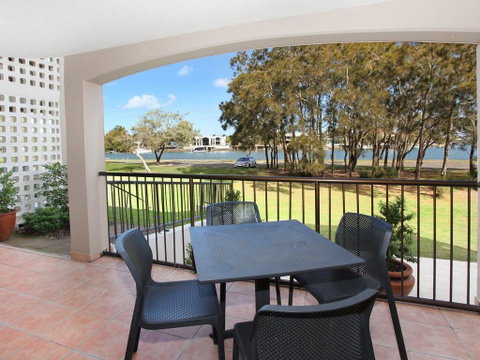 Beachport 14 - 2 BDRM Apt With Canal Views On Parkyn Pde - Accommodation VIC 1