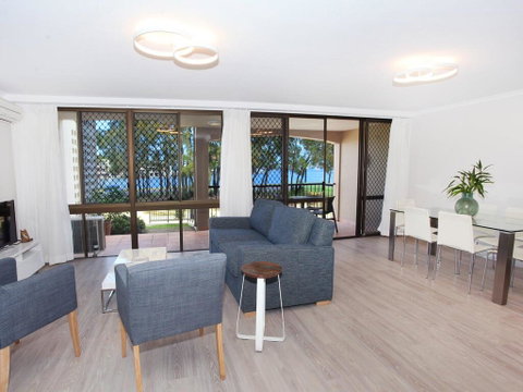 Beachport 14 - 2 BDRM Apt With Canal Views On Parkyn Pde - Accommodation VIC 3