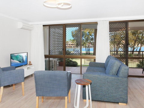 Beachport 14 - 2 BDRM Apt With Canal Views On Parkyn Pde - Accommodation VIC 2