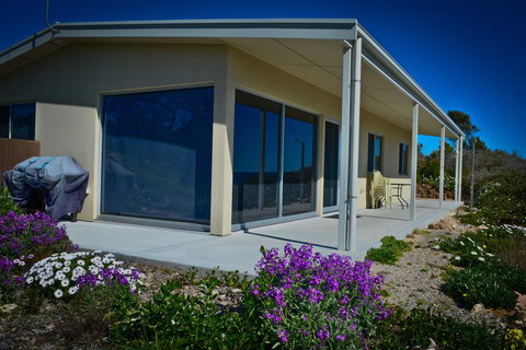 Beachside - Accommodation VIC 3