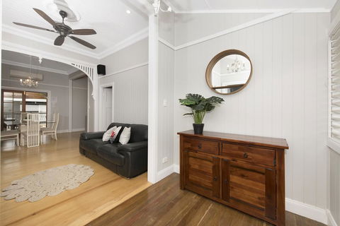 Beautiful Queenslander - Accommodation VIC 3