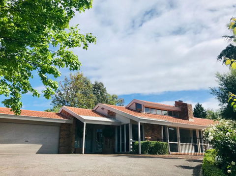 Beautiful Resort Retreat Villa In The Yarra Valley - Entertainer's Delight - Accommodation VIC 2