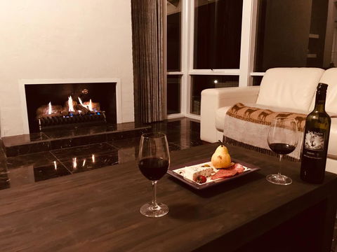 Beautiful Resort Retreat Villa In The Yarra Valley - Entertainer's Delight - Accommodation VIC 1