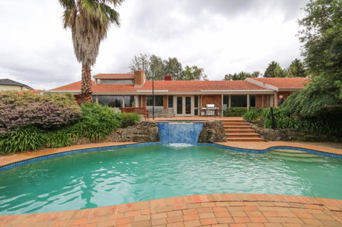 Beautiful Resort Retreat Villa In The Yarra Valley - Entertainer's Delight - Accommodation VIC 0