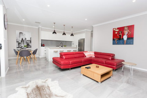 Best Central Wagga Townhouse - Accommodation VIC 0