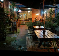 Bev and Mick's International Backpackers at Mcmahon's - Accommodation VIC