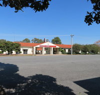 Bishops Lodge Narrandera - Accommodation VIC