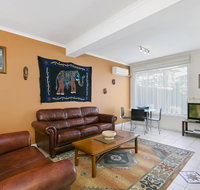 Black Dolphin Waterfront Apartment - Accommodation VIC