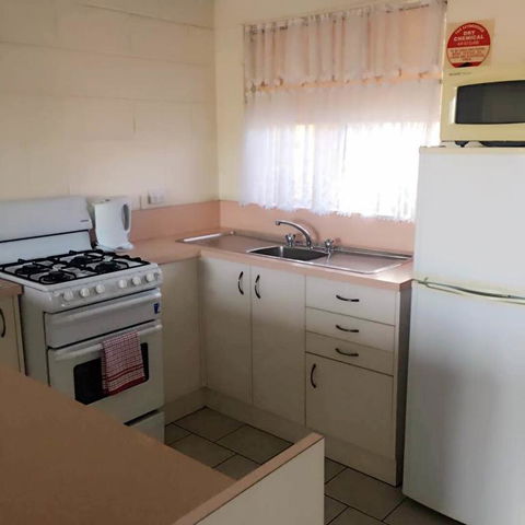 Black Swan Motor Inn - Accommodation VIC 3